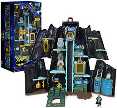 Giant Transforming Playset with Exclusive 4 Figure and Accessories